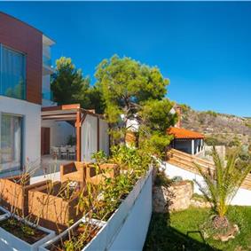5 bedroom villa with heated infinity pool and sea views near Milna, Brac Island, sleeps 10